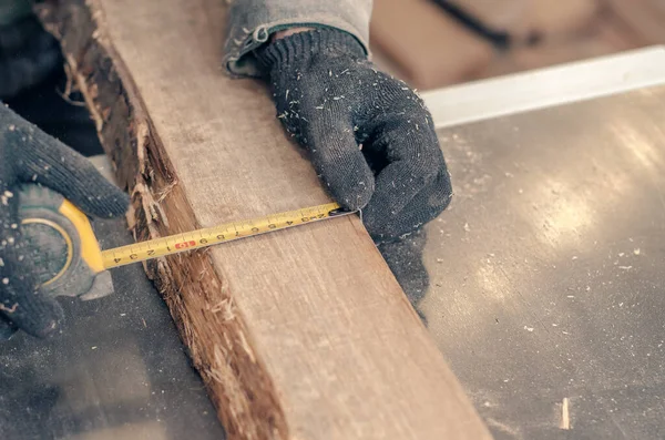 Carpenter Measures Width Board Carpenter Meter — стоковое фото