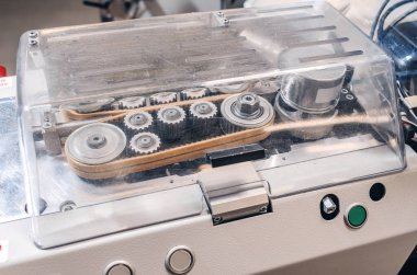 Otomotiv kablosu üretimi için ekipman. Otomotiv parçaları üretimi için fabrika.