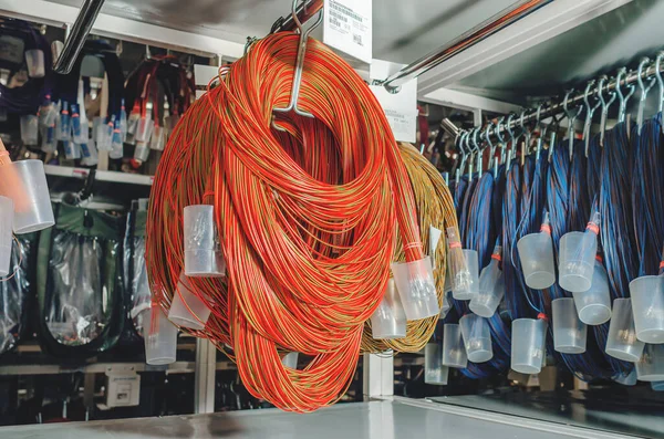 Showcases Com Cabos Coloridos Ferida Para Produção Carro Dados Industriais — Fotografia de Stock