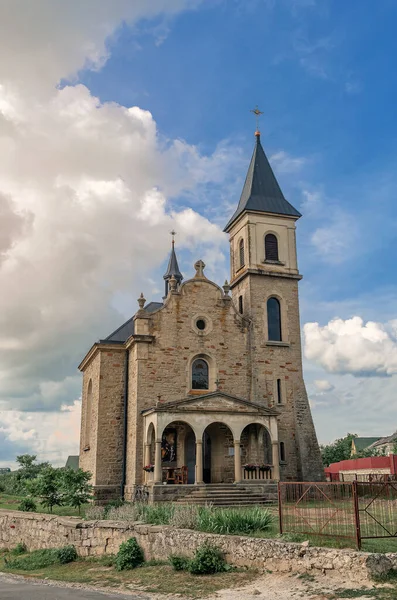 Paisagem Nublada Com Igreja Pedra Igreja Católica Fundo Céu Nublado — Fotografia de Stock