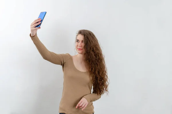 Girl Mobile Phone Dark Curly Long Hair Smiling Takes Selfie — Foto de Stock