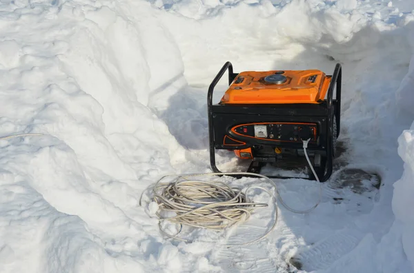 Generatore Portatile Generatore Corrente Riserva Intorno Alla Neve Dopo Rigido — Foto Stock