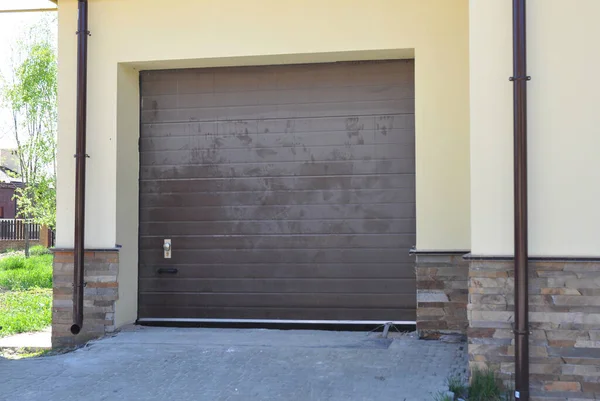 Close Car Garage Attached House Brown Sectional Garage Door Paved — Stock Photo, Image