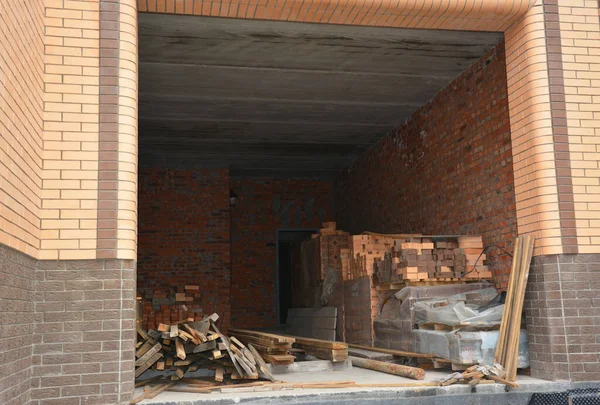 Close Unfinished Garage Used Storage Construction Materials Bricks Boards Roof — стоковое фото