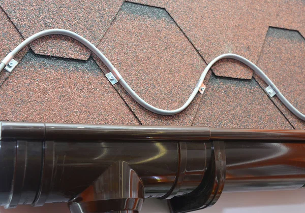 Roofing Heating Cable Ice Snow Melting Close Roofing Deicing System — 图库照片