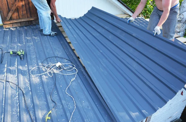 Metal Roofing Construction Two Building Contractors Laying Installing Large Metal — Fotografia de Stock