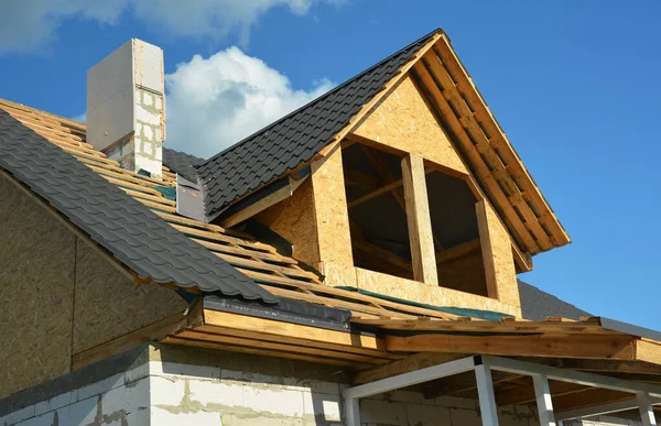 Roofing Construction Stage Metal Tiles Installation Gable Roof Dormer Using — Stockfoto