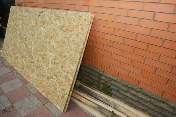 建筑地盘上的定向线路板 Osb木板 刨花板 优质木板 胶合板或板材制品 — 图库照片