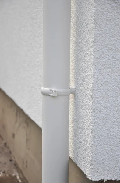 Close Roof Gutter Downspout Pipe Holder House Facade Wall — Fotografia de Stock