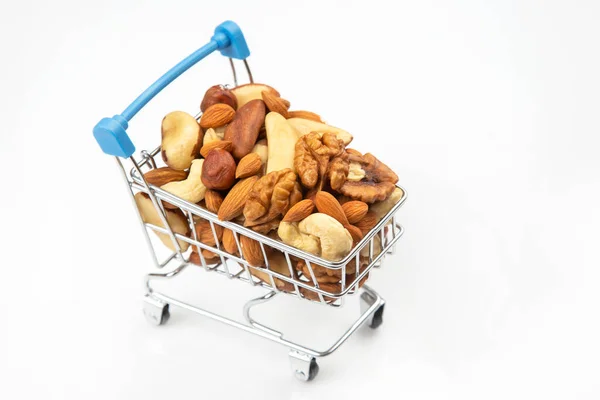 Különböző Típusú Diófélék Bevásárlókocsiban Élelmiszer Termékek Forgalmazása Szerves Fehérje Vitamin — Stock Fotó