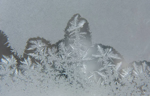 Frostige Muster Auf Der Fensterscheibe Nahaufnahme Natürliche Texturen Und Hintergründe — Stockfoto