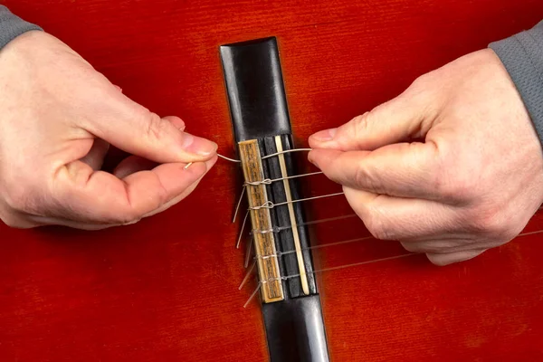 Nahrazení Vložení Nylonových Strun Klasické Kytary Lekce Pro Muziku — Stock fotografie