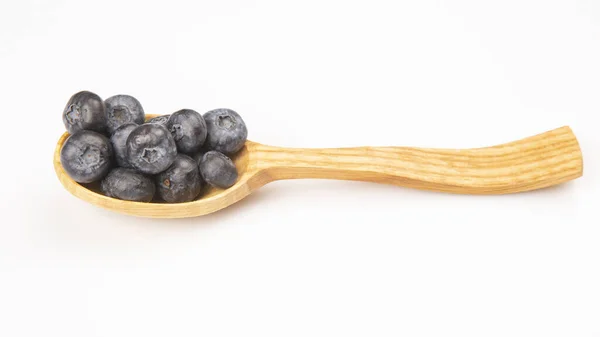 Frische Blaubeeren Liegen Einem Holzlöffel Auf Weißem Hintergrund Vitamin Bio — Stockfoto