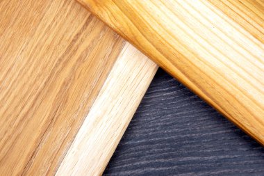 düzgünce işlenmiş ahşabın arkaplan ve dokusu çapraz.