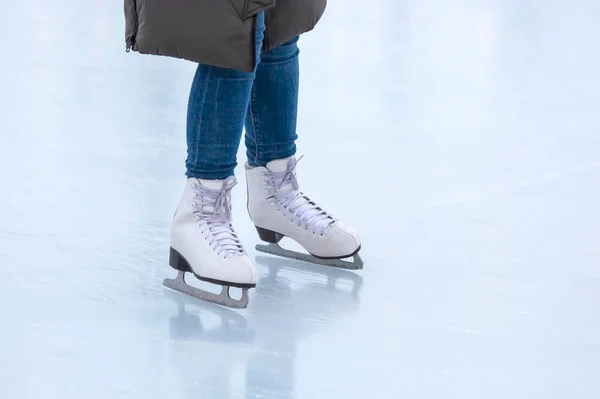 Pieds Sur Patins Sur Une Patinoire Sports Loisirs Hiver — Photo