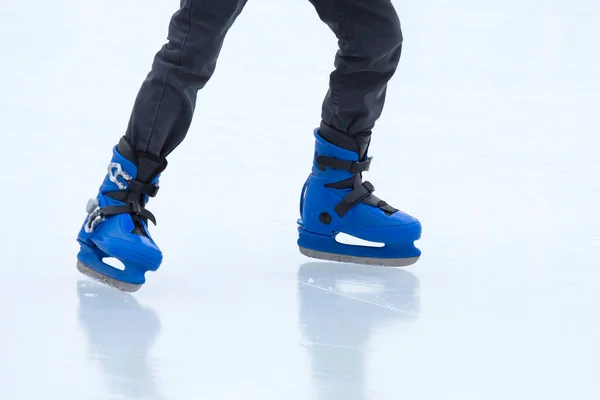 Patinage Sur Une Patinoire Jambes Avec Patins Sport Actif Hiver — Photo