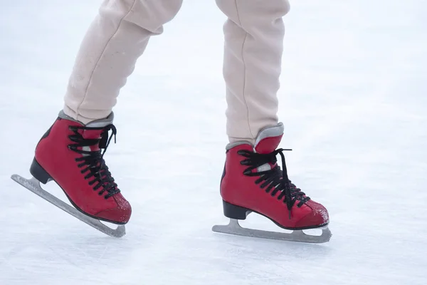 Pieds Sur Patins Sur Une Patinoire Sports Loisirs Hiver — Photo