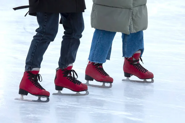 아이스 아이스 스케이팅 다리에 스케이트를 스포츠와 — 스톡 사진