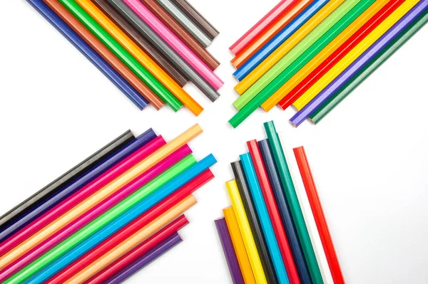 Satu Set Pensil Berwarna Untuk Menggambar Pada Latar Belakang Putih — Stok Foto