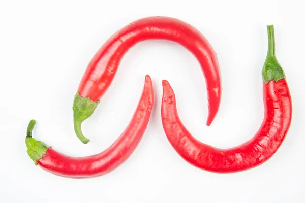 Beyaz Arka Planda Kırmızı Kırmızı Kırmızı Biber Yemek Figürleri Vitamin — Stok fotoğraf