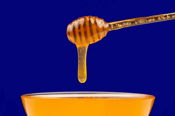 Fresh Fragrant Honey Drips Spoon Plate Colored Background Organic Vitamin — Stock Photo, Image