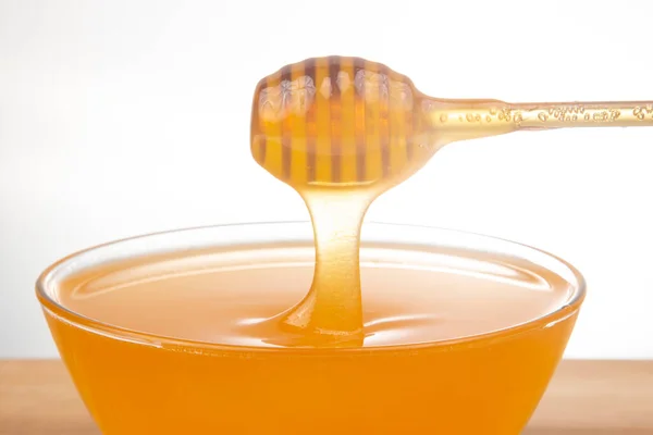 Miel Frais Parfumé Goutte Une Cuillère Dans Une Assiette Nutrition Photos De Stock Libres De Droits