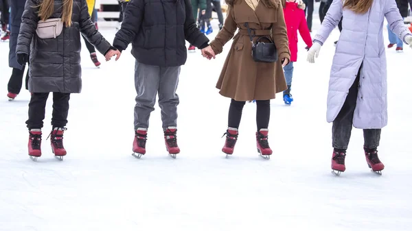 Voeten Schaatsen Een Ijsbaan Wintersport Recreatie — Stockfoto