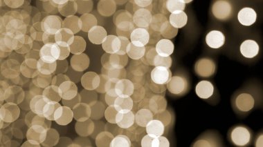 Arka plan renkli fenerlerin ve dekorasyonların soyutlanmasını bulanıklaştırdı. sokak renkli ışıkların bokeh dokusu