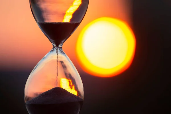 Reloj Arena Fondo Una Puesta Sol Valor Del Tiempo Vida —  Fotos de Stock