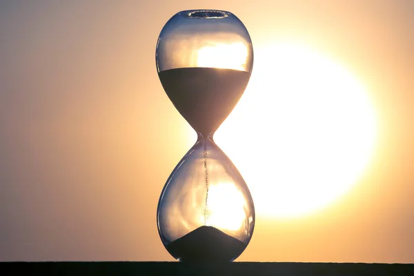Песочные Часы Фоне Заката Ценность Времени Жизни Вечность — стоковое фото