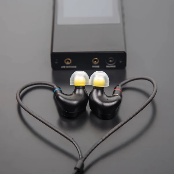 Ear Hoofdtelefoon Voor Muziekspeler Audiogeluid Moderne Apparatuur Voor Muziekliefhebbers Audiofielen — Stockfoto