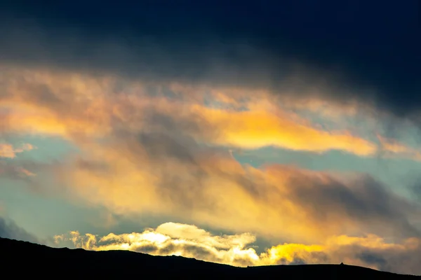 Закат Горах Туманной Местности Исландии Природа Места Чудесного Отдыха — стоковое фото