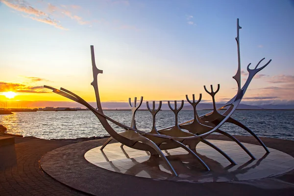 Monument Sun Voyager Reykjavik Sur Fond Coucher Soleil Islande Voyages — Photo