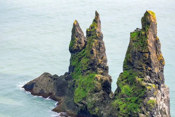 Rocks Fingers Troll Iceland Reynisfjara Beach Waves Atlantic Ocean — Fotografia de Stock
