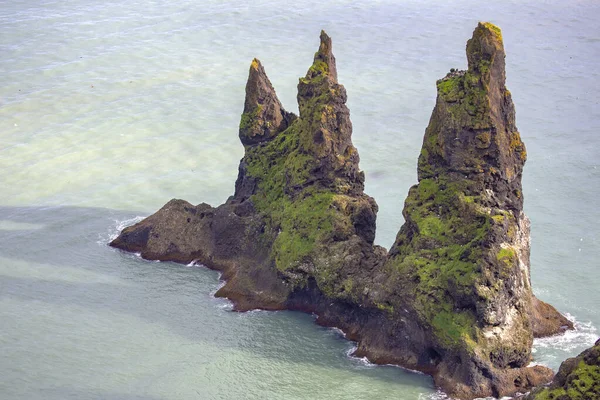 Rocks Fingers Troll Iceland Reynisfjara Beach Waves Atlantic Ocean — Foto Stock