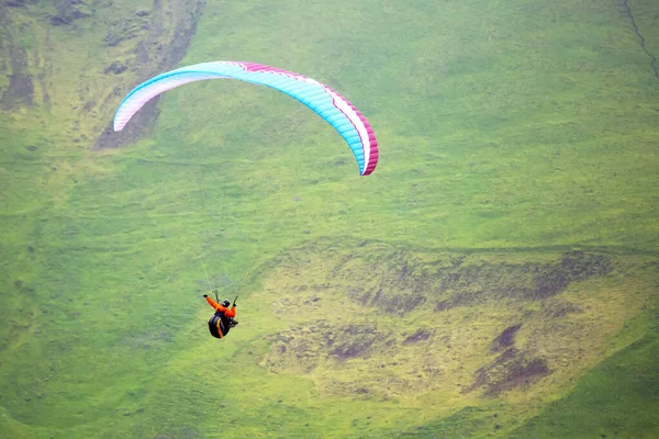 Paraglider Létá Islandu Příroda Místa Pro Nádherné Cesty — Stock fotografie