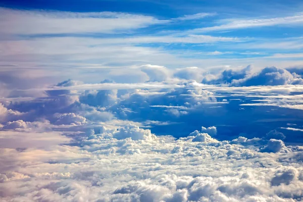 Bolyhos Felhők Repülőgép Ablakából Repülés Közben — Stock Fotó