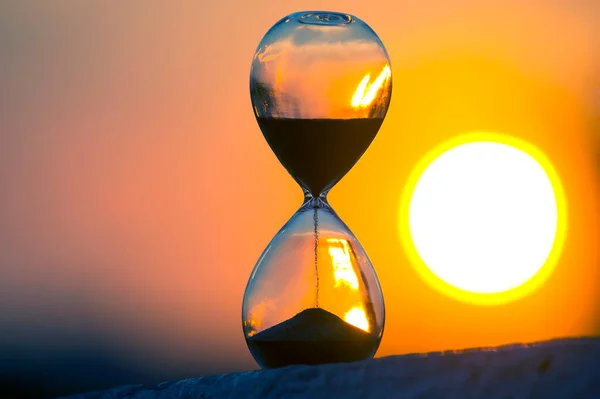 Reloj Arena Fondo Una Puesta Sol Valor Del Tiempo Vida —  Fotos de Stock