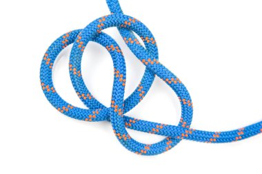 Beyaz arka planda tırmanma ekipmanları için dayanıklı renkli ip. Örgülü kablo düğümü. turizm ve seyahat için öge