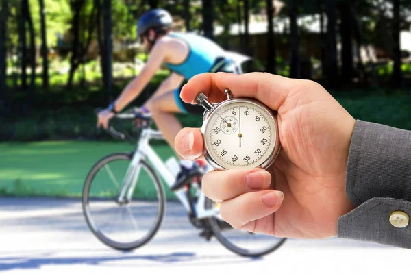 Messung Der Geschwindigkeit Eines Radfahrers Auf Sportlicher Distanz Mit Einer — Stockfoto