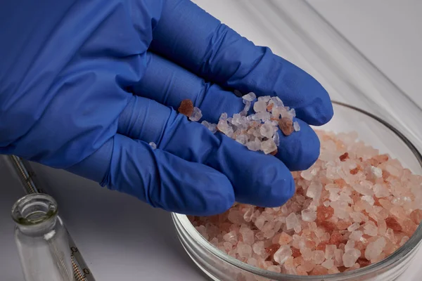 Hand Takes Colored Salt from Petri Dish Glass — Stock Photo, Image