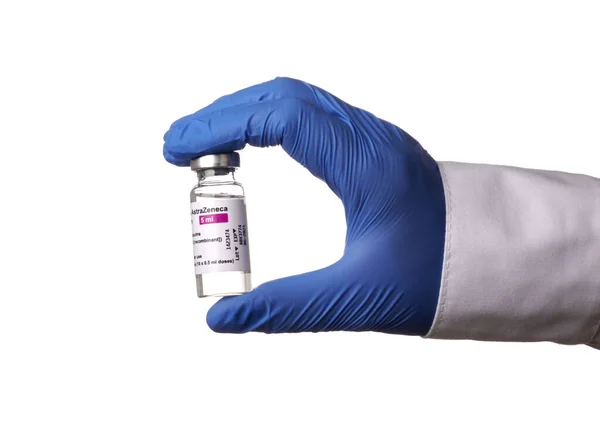 Guanto mano mostra Astrazeneca Vaccino Flaconcino - Foto isolata — Foto Stock