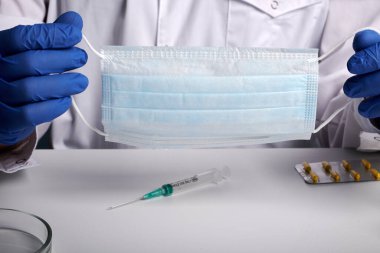 Doktor Kapalı Korunma Yüzü Maskesi - Laboratuvar Fotoğrafı