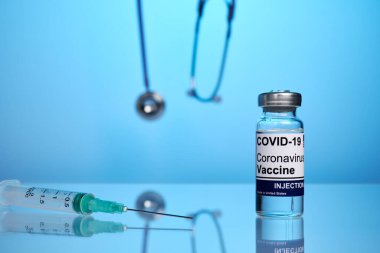 Covid Aşı ve Şırınga - Laboratuar Fotoğrafı