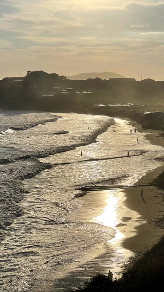 Costa Del Mar Con Hermosas Olas Rocas —  Fotos de Stock
