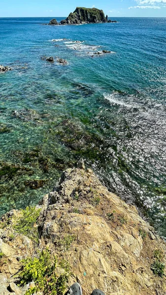 Prachtig Uitzicht Baai Het Blauwe Water Van Zee Rotsen Het — Stockfoto