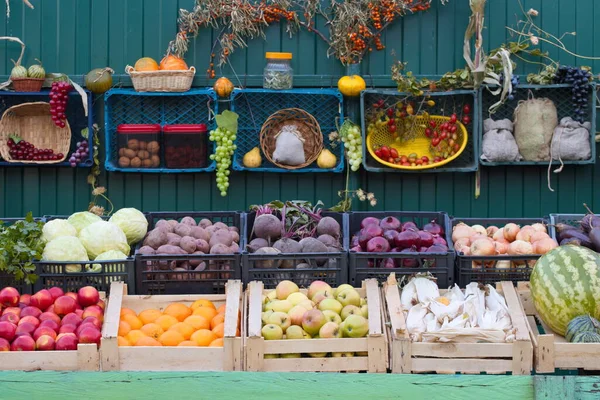 Zelenina Ovoce Tržišti Krabicích Petržel Zelí Brambory Řepa Cibule Lilek — Stock fotografie