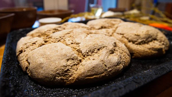 Pane Fatto Casa Senza Lievito Segale Due Pani Una Teglia — Foto Stock