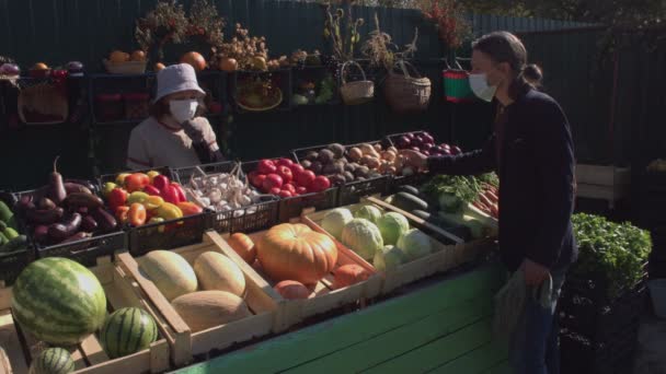 Comprar Ajo Mercado Slow Motion Hombre Compra Ajo Mercado Granjeros — Vídeos de Stock