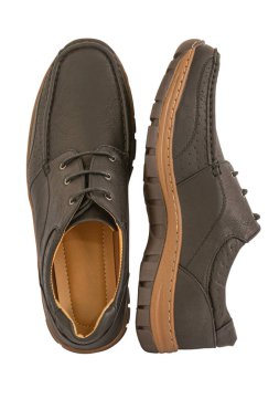 Erkeklerin deri ayakkabıları klasik tarzda beyaz arka planda izole edilmiş, kırpma yolu da dahil. Yakın çekim stüdyo çekimi..